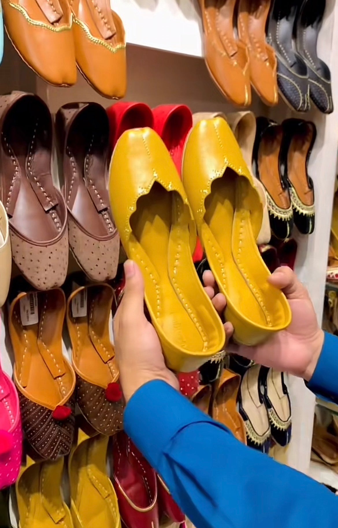 Golden Glow Fancy Yellow Khussa