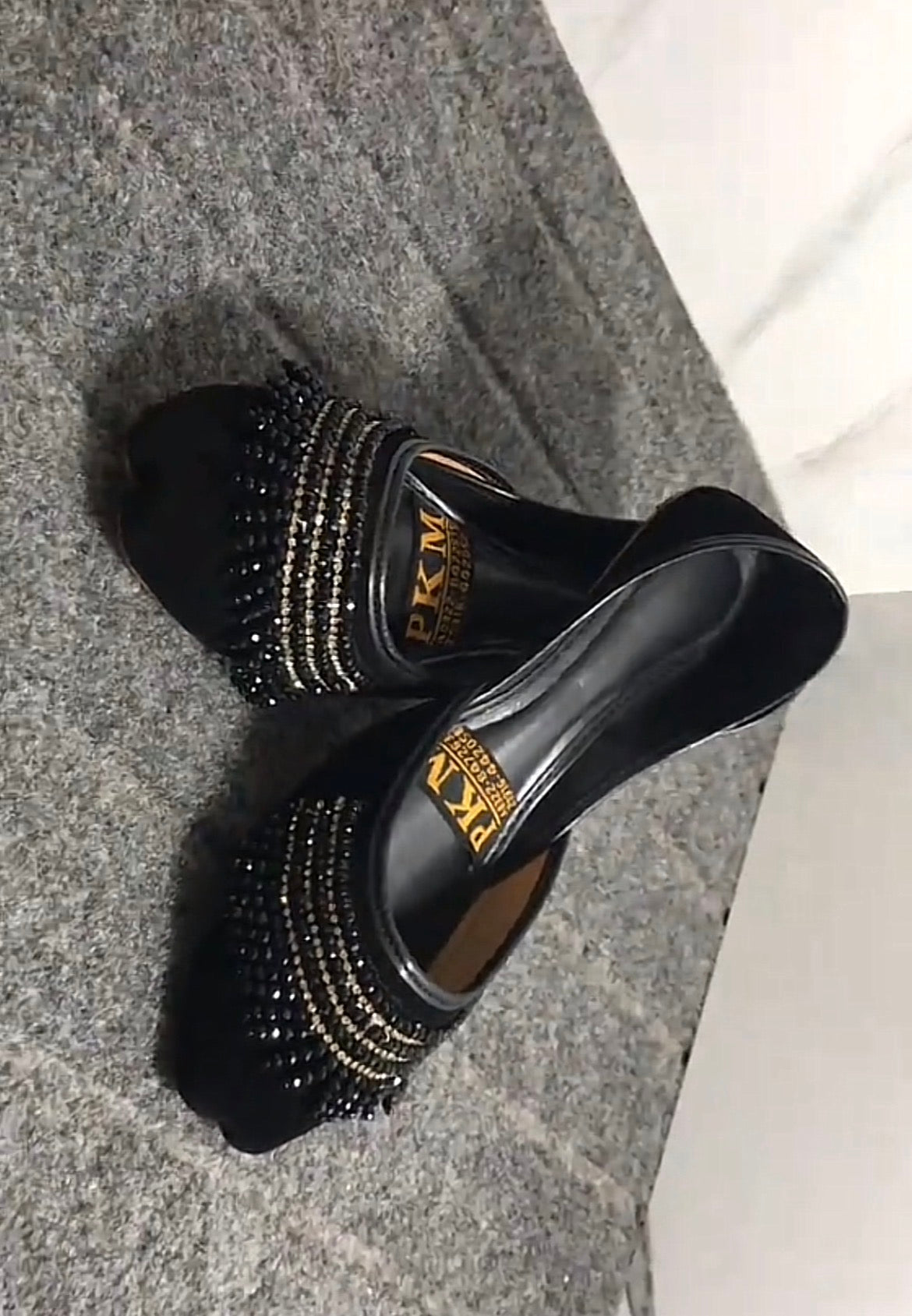 Black Pearl Medicated Khussa